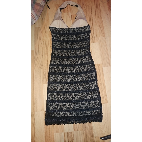 Lace dress - Picture 4 of 4